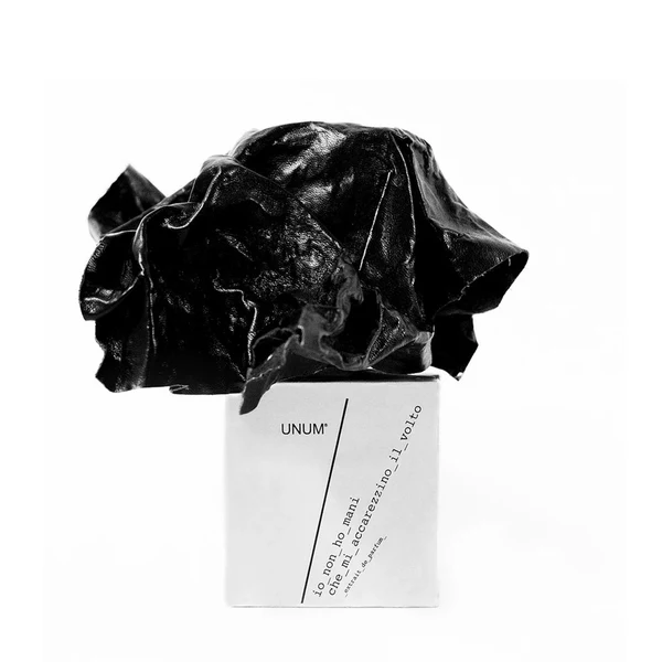 IO_NON_HO_MANI_CHE_MI_ACCAREZZINO_IL_VOLTO