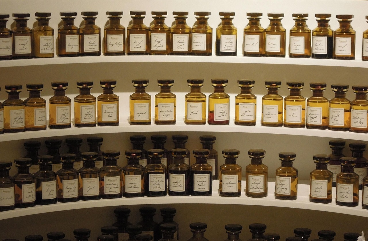 香水の選び方 〜香料から、自分らしい香りを見つけよう〜